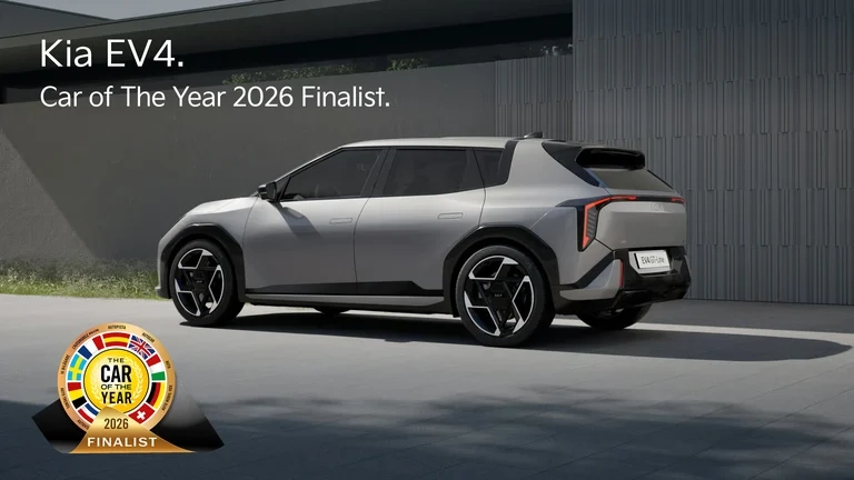 Der neue Kia EV4 steht im Finale der Wahl zum „Auto des Jahres 2025“